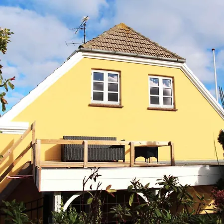 Rsdale With Sea View And Lots Of Space *