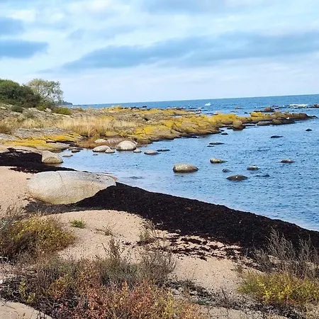 Вилла Rsdale With Sea View And Lots Of Space